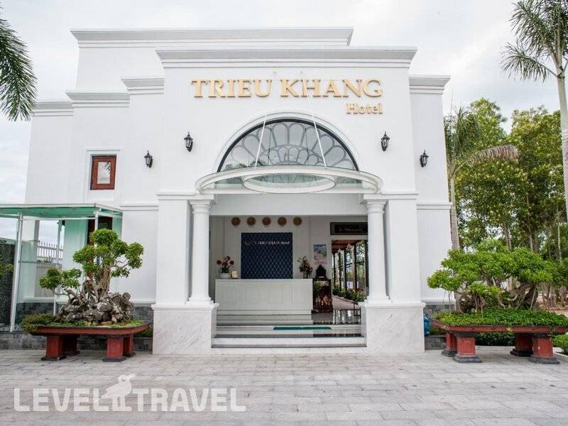 Отель Trieu Khang Hotel, Камрань